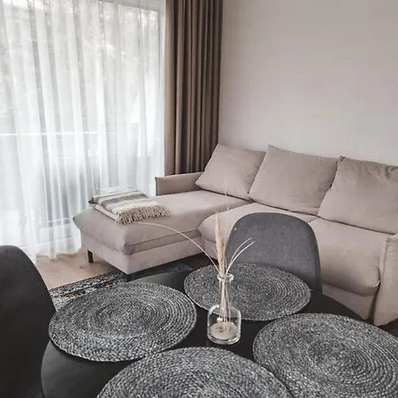 V12 Apartment *