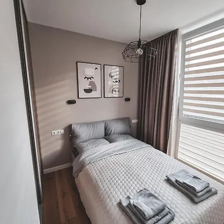 V12 Apartment *