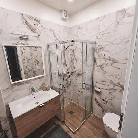 V12 Διαμέρισμα *